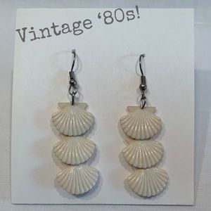 Vintage 80's dangling shell earrings
